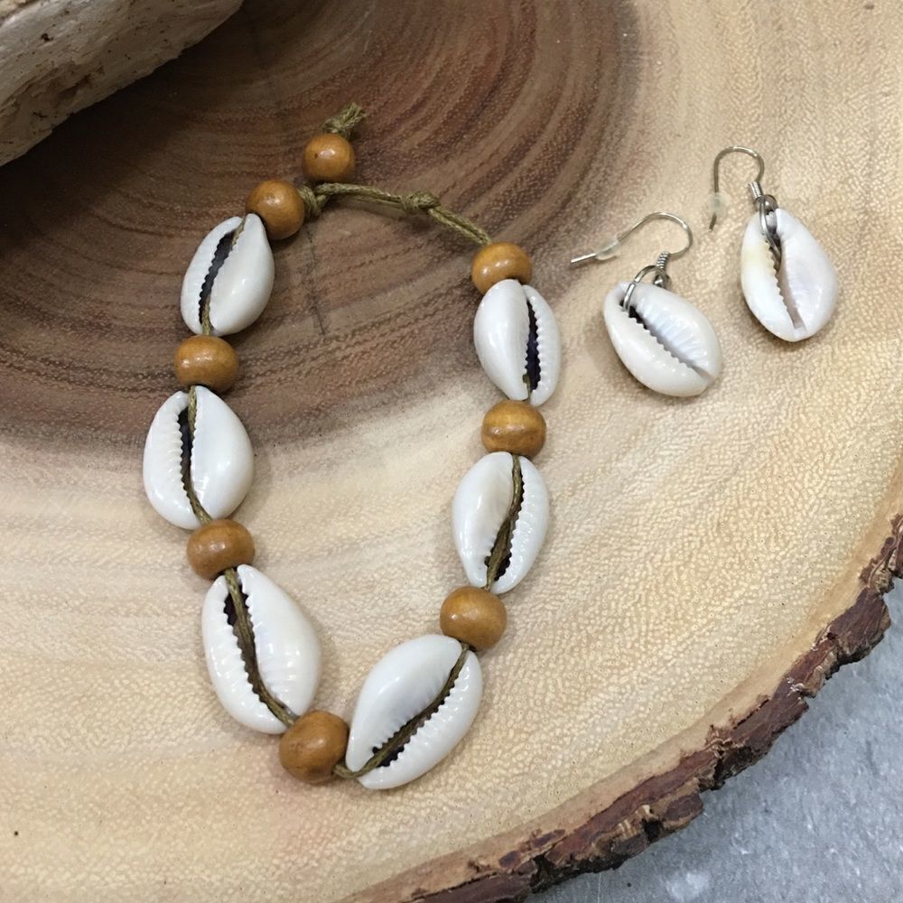 Handmade shell and bracelet and earring set